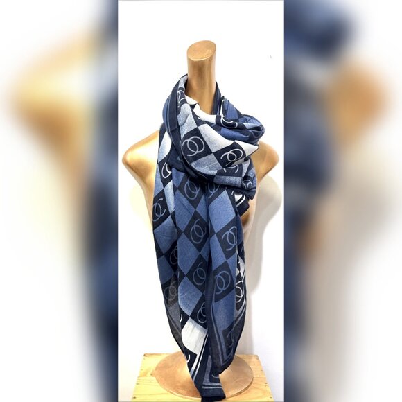 🆕️ 💖💖Ultra Blue Checkered Statement Scarf - Picture 1 of 1